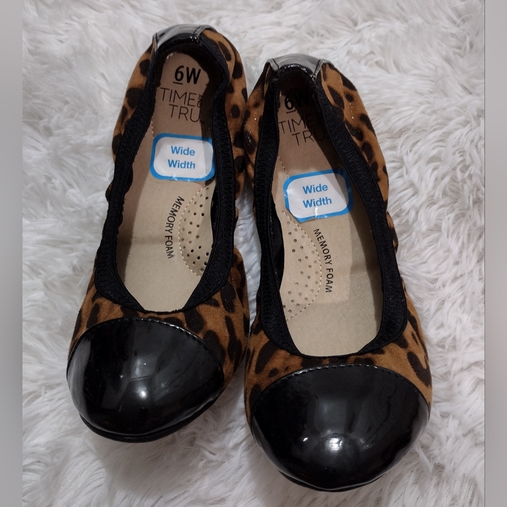 Time and Tru Animal Print Scrunch Ballet Flats Size 6 ( wide width)